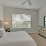 Cs 3206 Elegant 2Br , Pool, Gym, Parking