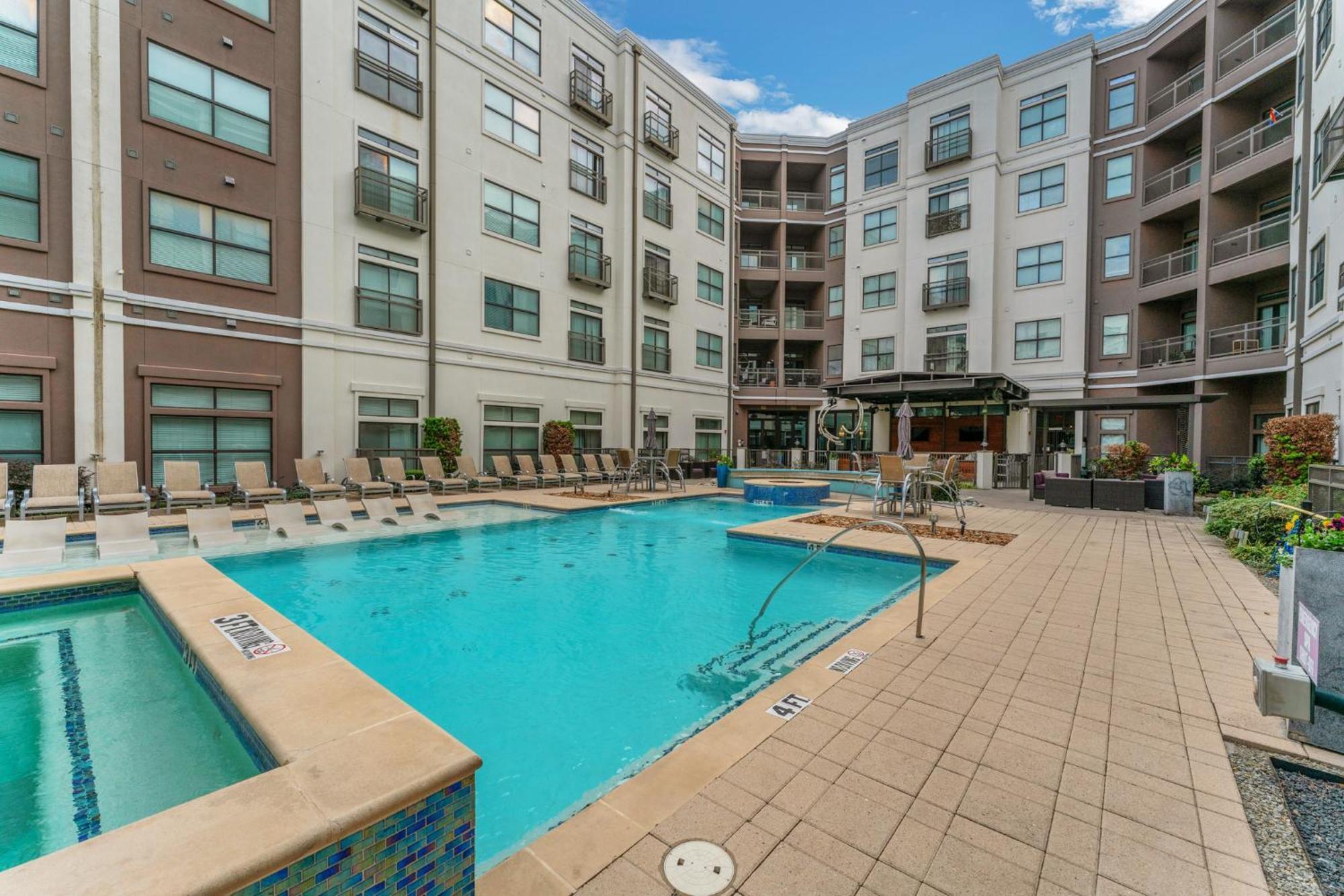 Cs 3206 Elegant 2br , Pool, Gym, Parking