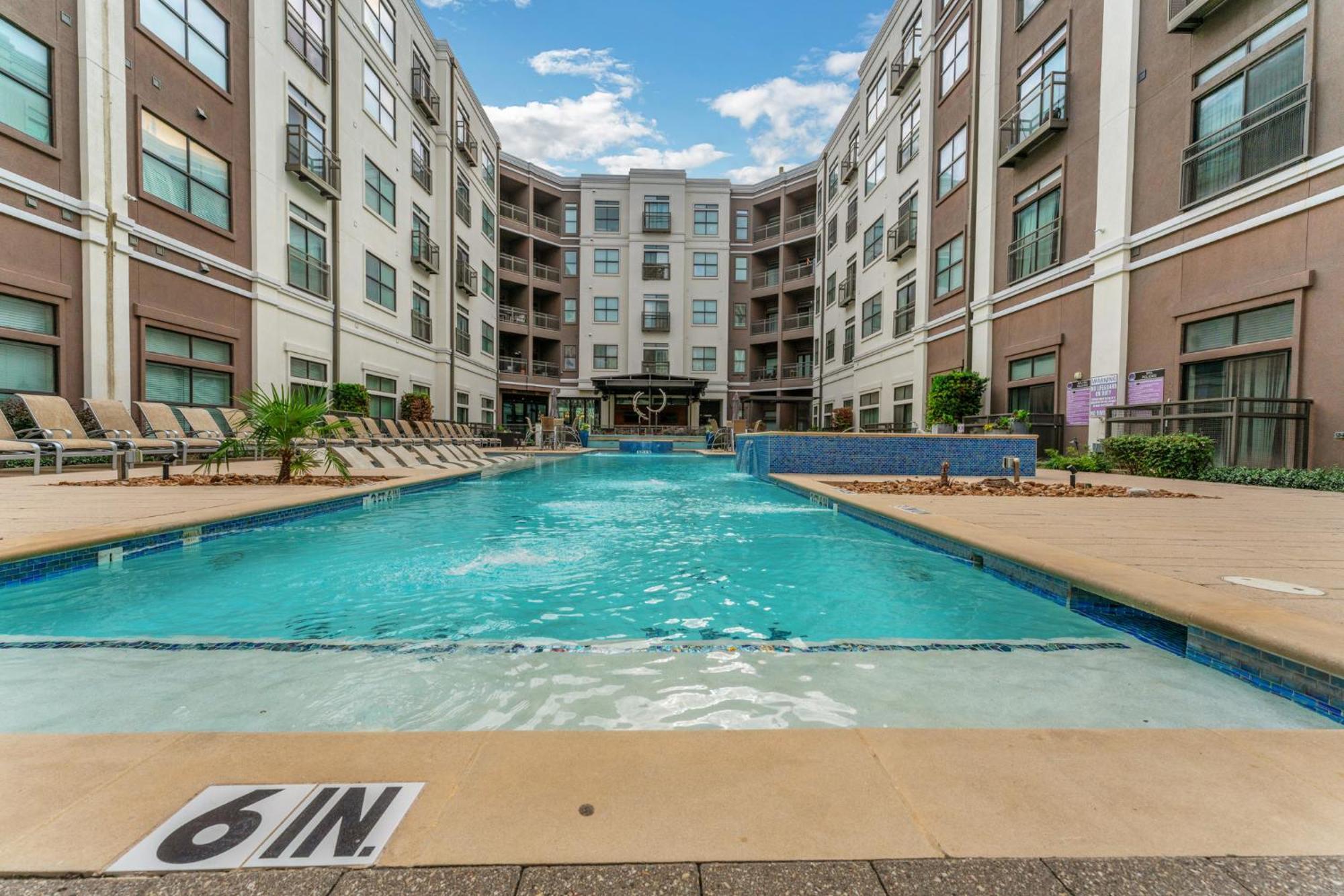 Apartment Cs 3206 Elegant 2br , Pool, Gym, Parking *