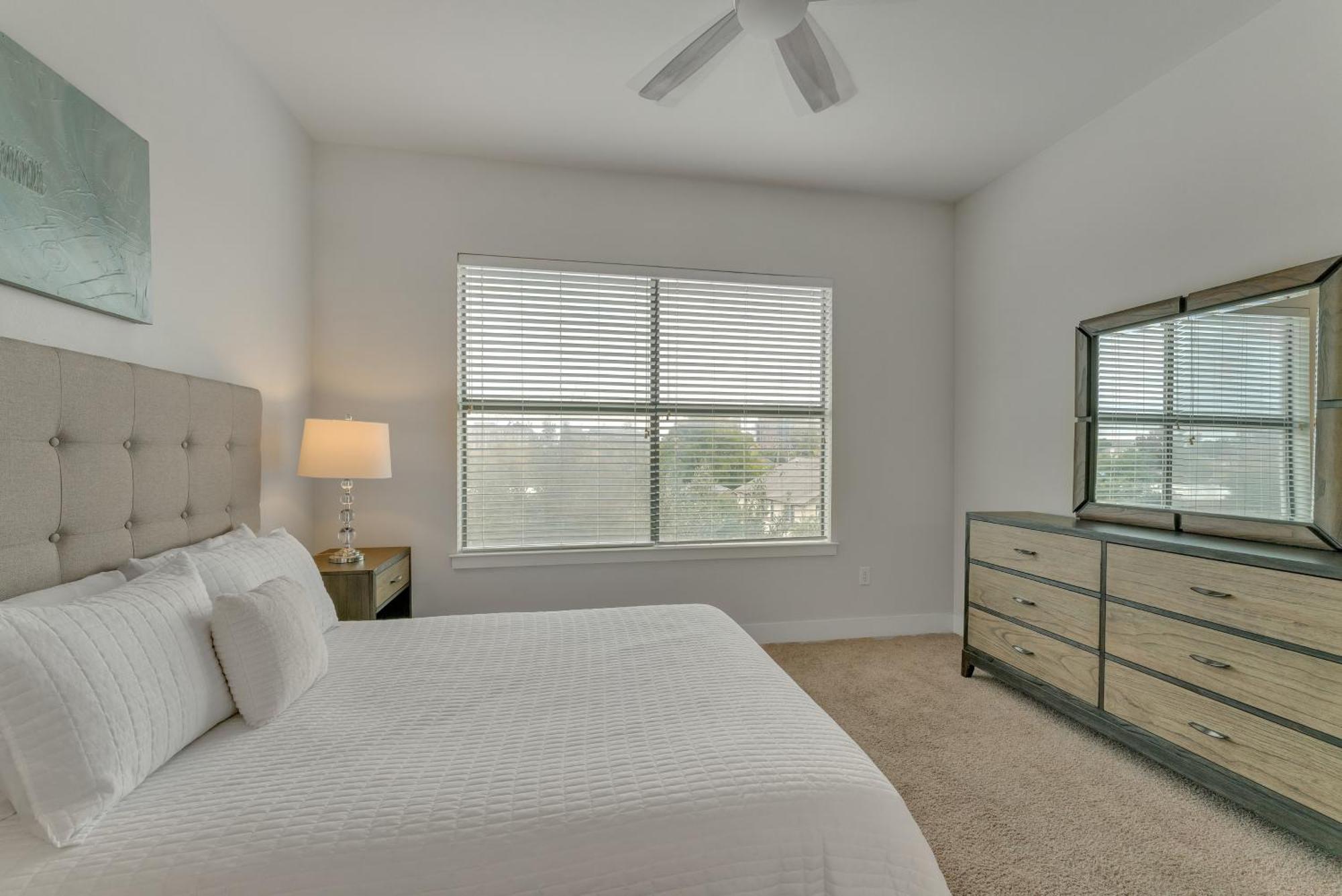 Cs 3206 Elegant 2br , Pool, Gym, Parking Apartment *