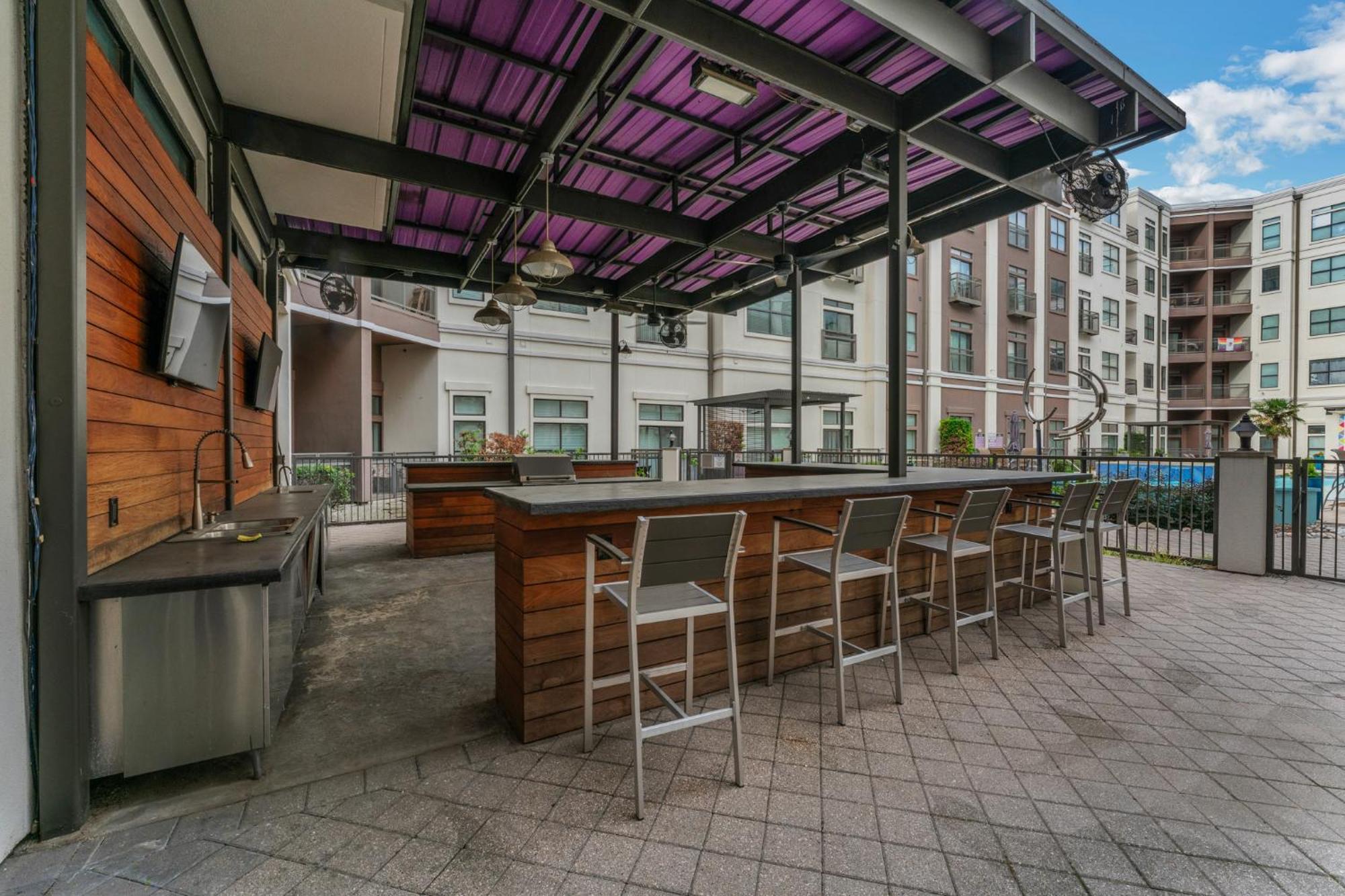 Cs 3206 Elegant 2br , Pool, Gym, Parking * Dallas