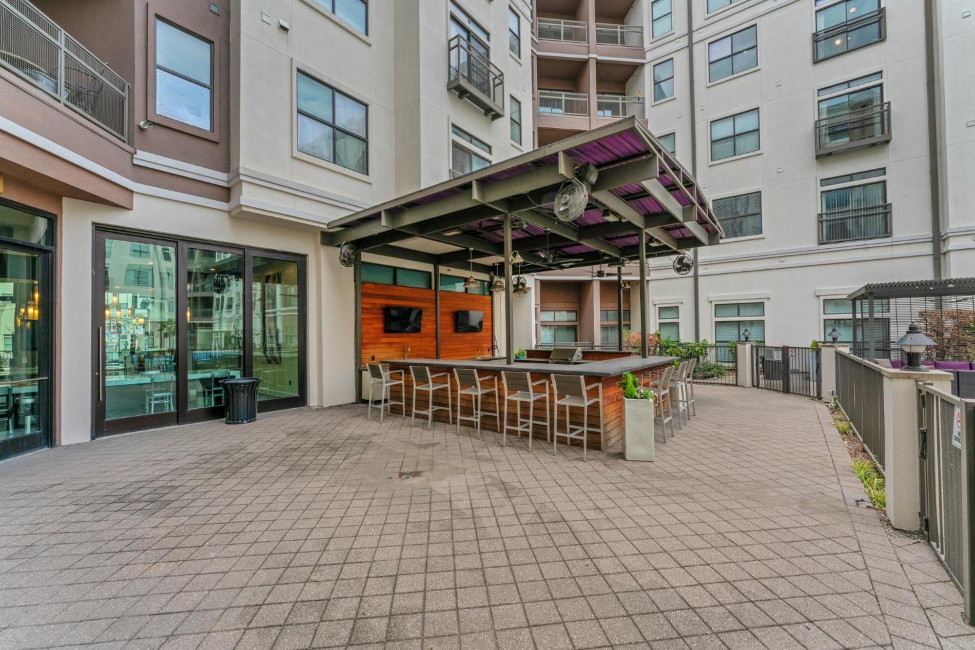 Cs 3206 Elegant 2br , Pool, Gym, Parking Apartment Dallas